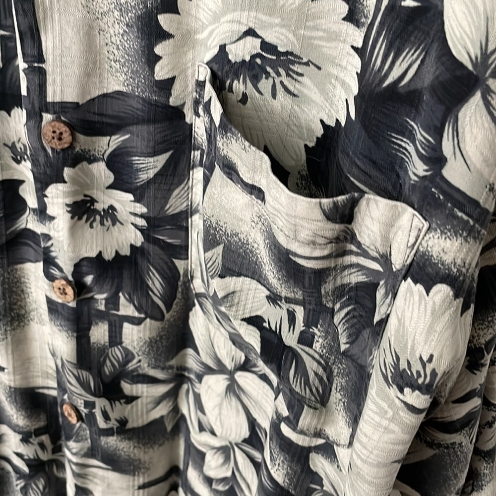 Vintage Tommy Bahama silk floral short sleeve shirt - Picture 9 of 11